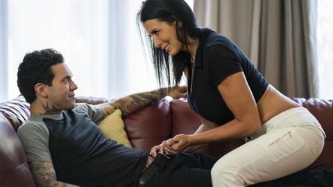 Busty stepmom Reagan Foxx breaks the taboo on the couch